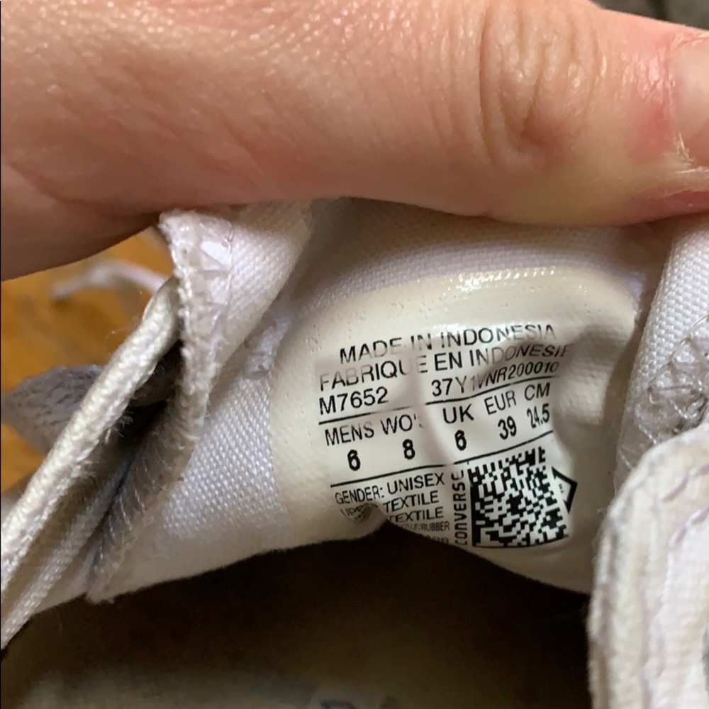 White Low Rise Converse - Picture 4 of 4